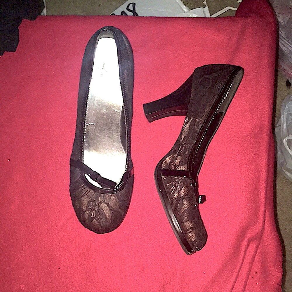 Size 8.5 with black lace covered chunky gold heels